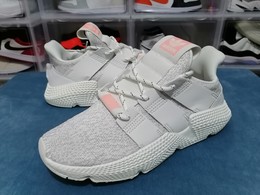 图1_阿迪Adidas Originals Prophere 刺猬 区别市面鞋面凹塌版本 以鲜明态度 亮眼设计 力求开启街头潮流新时代 融合夸张比例和别致纹理 搭配造型感侧帮 含针织鞋面和舒适中底 常规型剪裁 系带设计 弹力鞋舌束带 针织鞋面 织物衬里 橡胶外底 聚氨酯中底 舒适OrthoLite 鞋垫 穿着舒适 官方货号 36 44