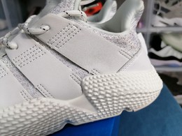 图3_阿迪Adidas Originals Prophere 刺猬 区别市面鞋面凹塌版本 以鲜明态度 亮眼设计 力求开启街头潮流新时代 融合夸张比例和别致纹理 搭配造型感侧帮 含针织鞋面和舒适中底 常规型剪裁 系带设计 弹力鞋舌束带 针织鞋面 织物衬里 橡胶外底 聚氨酯中底 舒适OrthoLite 鞋垫 穿着舒适 官方货号 36 44