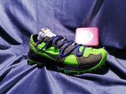 图1_本次联名设计的鞋款将是具有 Nike React 中底的实用性跑步鞋 Nike Air Zoom Terra Kiger 5 这是一款颇受好评的跑步鞋 其底部的尖刺状橡胶材质是为了增强抓地力 增强在多种环境下的性能表现 同时提升跑者稳定性而做的设计 这双鞋的原版相较于之前的历史版本 有着更好的反馈和脚感 是一款合格的全天候 全环境跑鞋 尺码 40 44