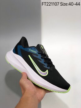 图2_Nike Zoom WINFLO 7 代 登月轻质透气休闲运动跑步鞋 采用了后掌气垫 Air Zoom 的设计 升级中底为Cushlon ST 材质上更显得轻盈透气 耐磨性提高同时也使运动鞋在穿着的时候灵活度也得以提升 FT221107