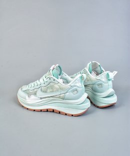 图2_终端放店Sacai x NK Pegasus VaporFly SP