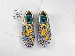 图3_万斯大家心心念念的vans x 辛普森一家 系列终于来啦 没错 就是你喜欢的那一家 不管是一家人合影印在sk8 还是嬉笑打闹的era 阵容强大 出的的细节设定 都让人爱不释手 硫化真标原盒 35 44 36 5 38 5 40 5 42 5
