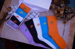 图1_Nike耐克刺绣字母勾子长筒纯色袜子男女同款休闲运动纯棉袜子规格 一盒五双装 五双混色装