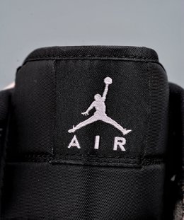 图2_原装裸鞋级 市面最高工艺产物 Air Jordan 1 Mid 纯原系列细节鉴赏