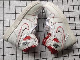 图2_aj1新款配色 爆款 兔八哥 Air Jordan 1于1985年推出 是耐克第一双以乔丹名字命名的篮球鞋 正是这双鞋 开启了一个时代 Air Jordan 1外形的灵感来自于在当年风靡一时的AirForce 1 同时降低中底厚度 减轻重量 增加贴地感 并采用了后掌Air Sole气垫和最经典的飞翼Logo来自于当时的Nike创意总监Peter Moore 这款全白的鞋面加鞋身的红色缝线 白色swoosh logo边上还有红色的点缀 看上去非常好大气 尺码 36 37 5 38 39 40 41 42 43 44