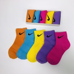 图3_Nike马卡龙色中筒袜子男女同款休闲运动中帮纯棉袜规格 一盒五双装 五双混色装