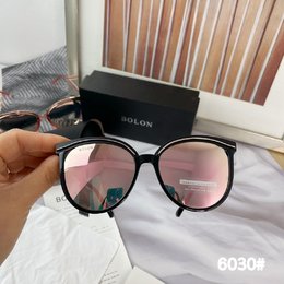图3_暴 龙6030女士偏光太阳镜 新品上市 品牌 BO LON 暴 龙圆窗猫眼框高清板金结合墨镜 材质 高清晰偏光镜片 型号 BL6030 透明粉 黑框粉