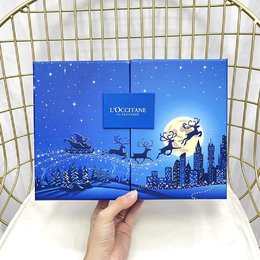 图1_欧舒丹圣诞礼盒护手霜5件套 实拍 到货 2021欧舒丹圣诞礼盒 五件套盒子超级漂亮 送闺蜜 送朋友 女朋友 家长 都很拿得出手 每一个味道都好好闻超级喜欢香香的感觉 真的好滋润还特别好吸收保湿效果非常棒哦 尤其北方入秋以后手会起倒刺还会干到起皮 伸出手就很尴尬别人的手白白嫩嫩我的手干干巴巴 超级好用 一年四季手都要美美嗒